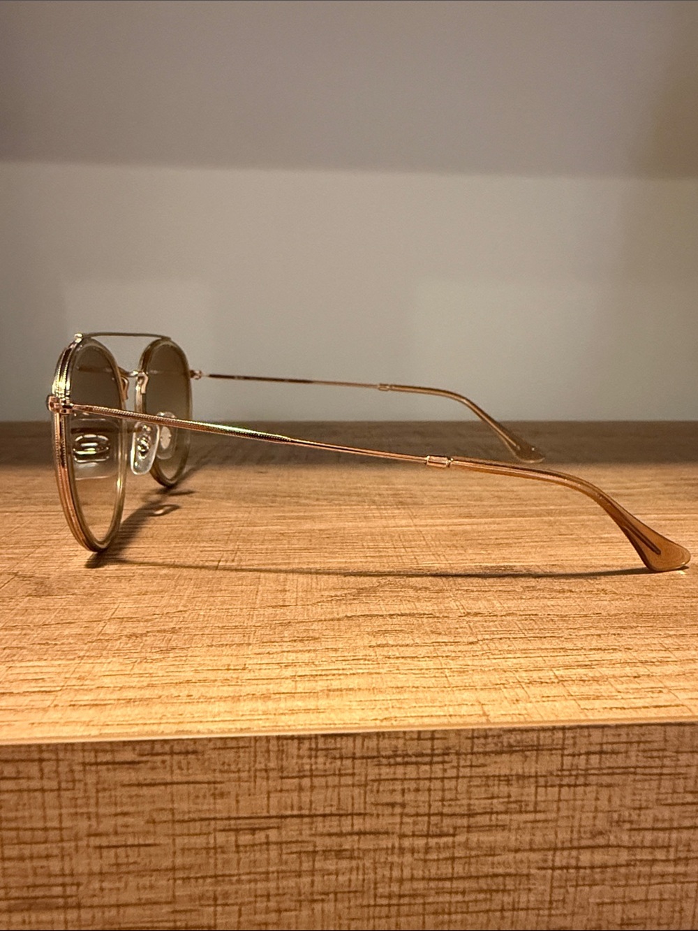 BOGO 🟢 Ray-Ban Gold Frame Sunglasses with Brown Gradient Lenses in case - Picture 2 of 7